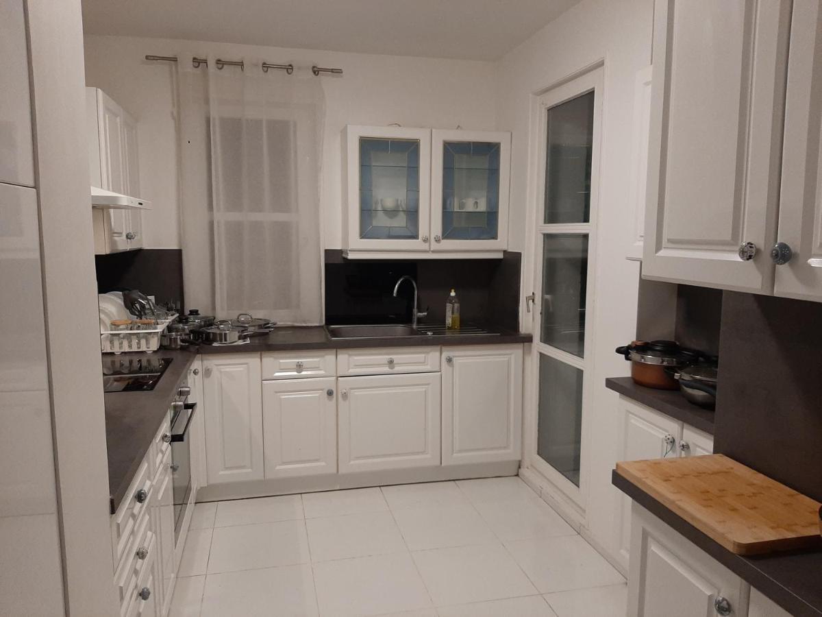 Pratique Et Calme Dans Centre De Evry Apartment Courcouronnes Bagian luar foto